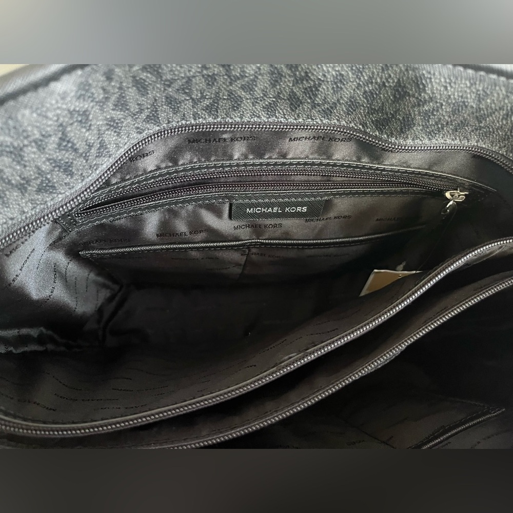 🖤Michael Kors Signature Black Tote Bag🖤 - Picture 11 of 14